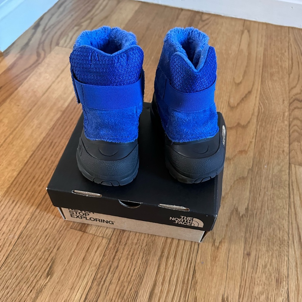 Excellent condition north face boots size 5